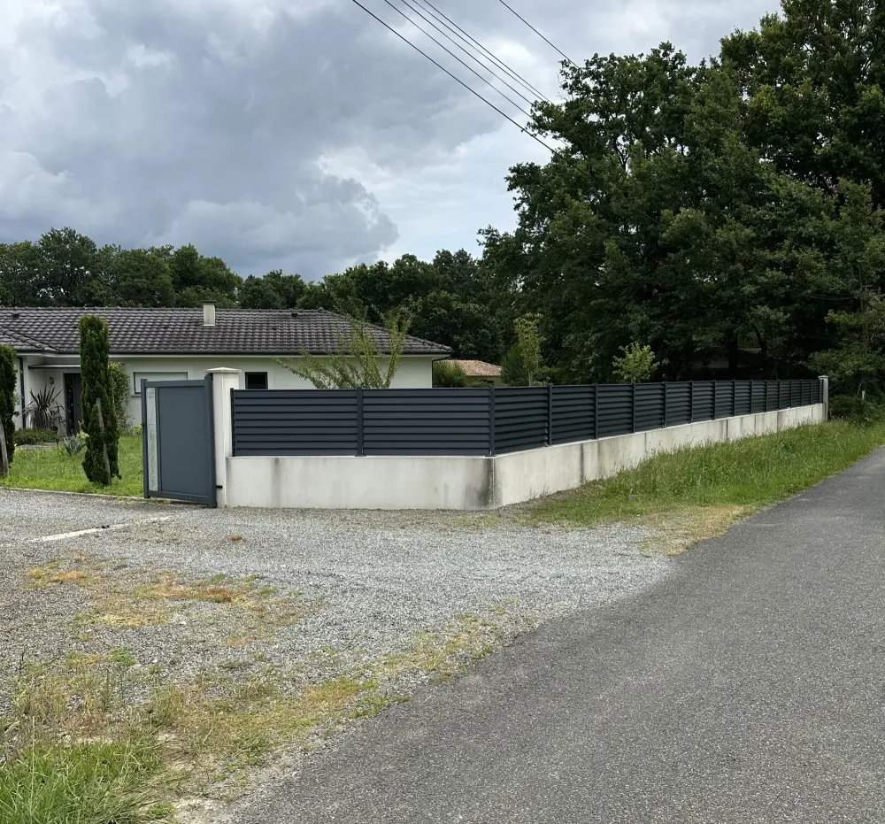 Clôture à Grenade sur l'Adour
