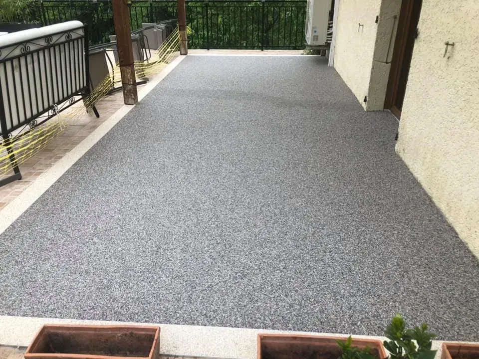 Terrasse béton à Grenade sur l'Adour